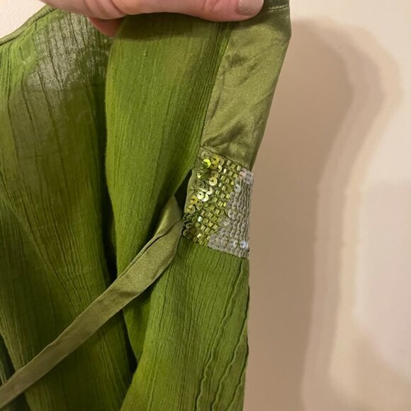 Beautiful Bebe Silk deep-Vneck Wrap Around tank with Lace and Sequins Size S - Picture 7 of 8